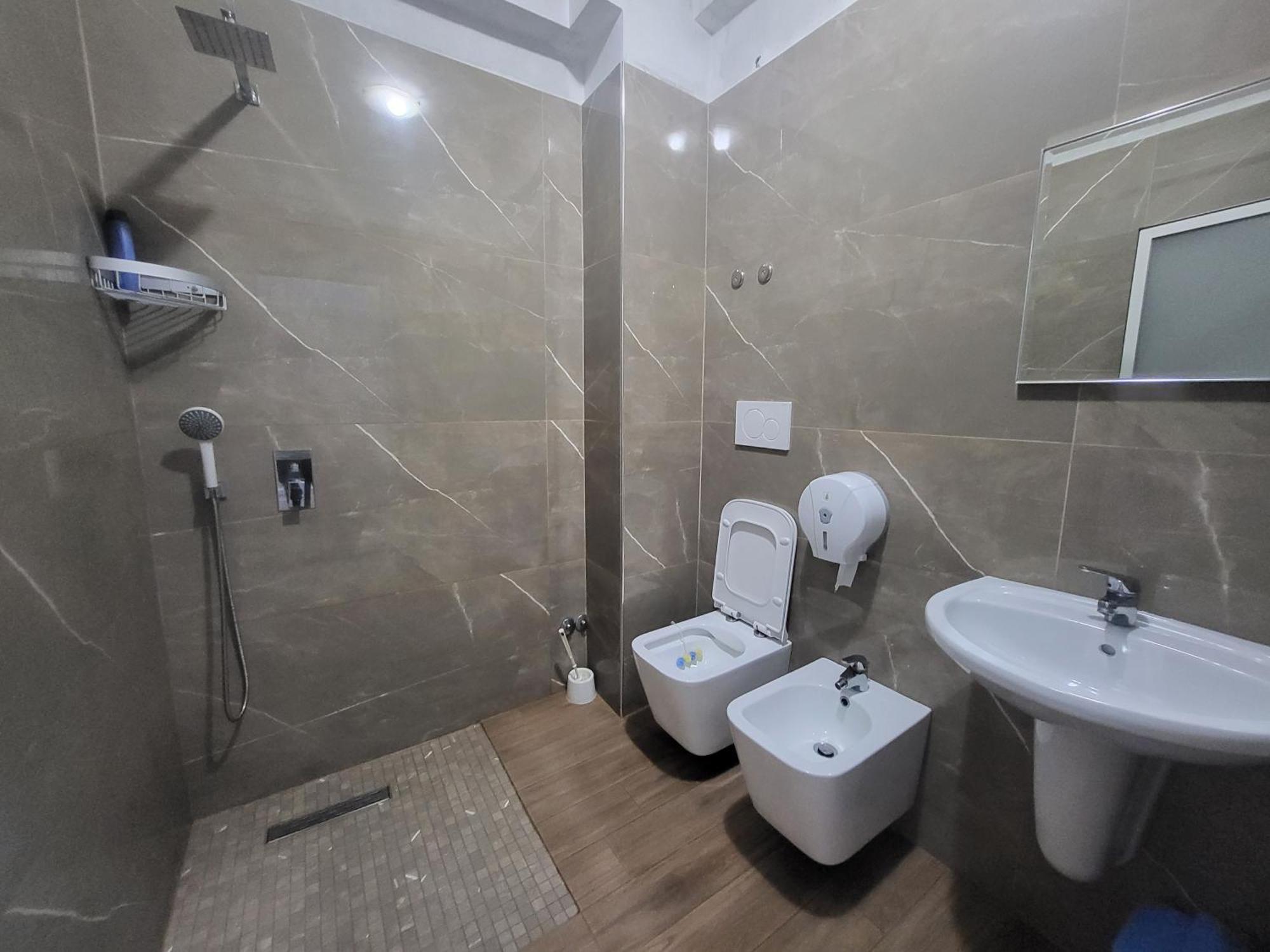 Lezhë Hotel Europa מראה חיצוני תמונה