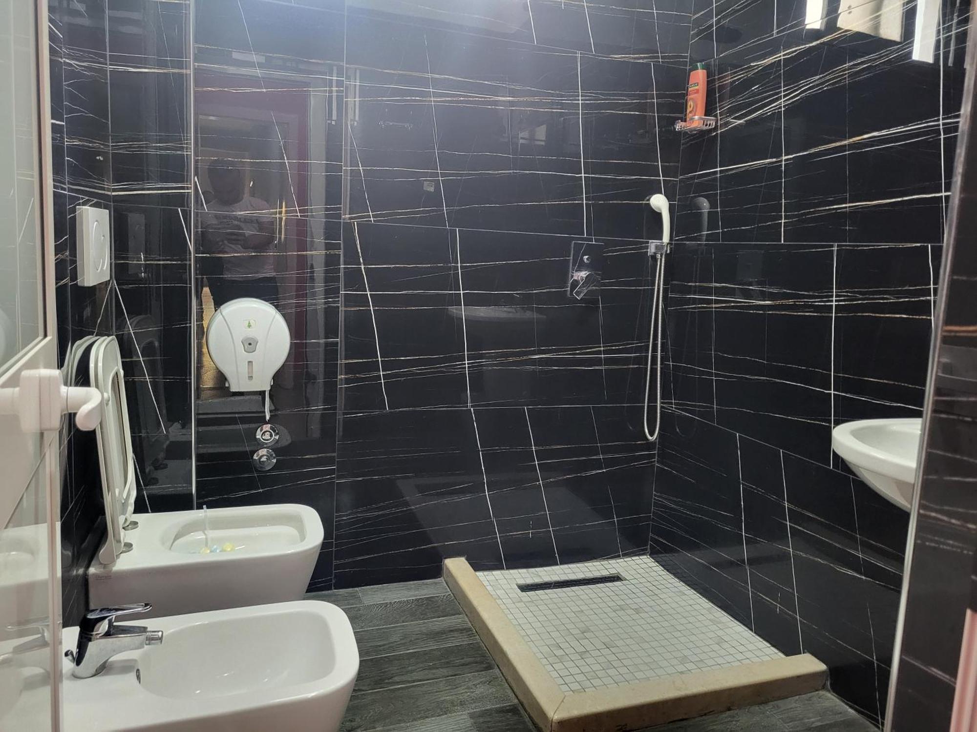 Lezhë Hotel Europa מראה חיצוני תמונה