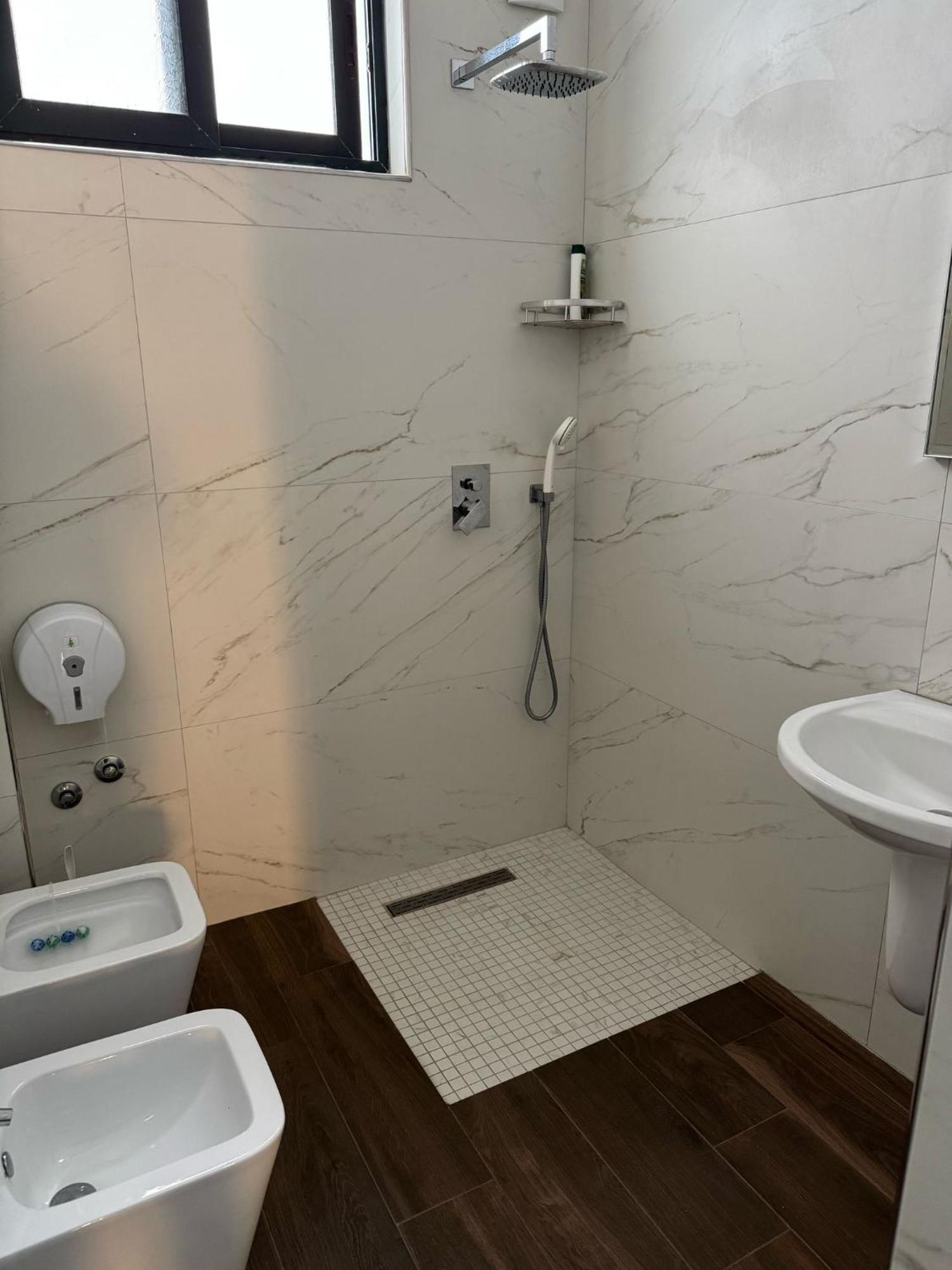 Lezhë Hotel Europa מראה חיצוני תמונה