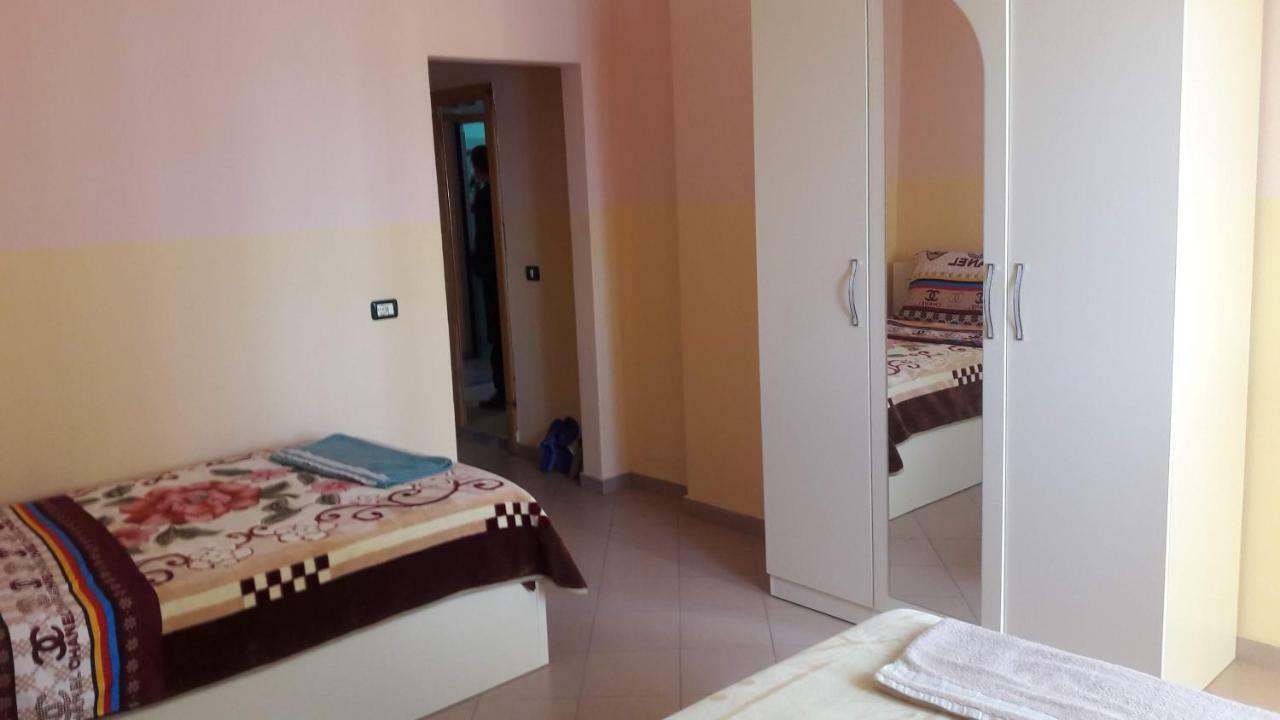 Lezhë Hotel Europa מראה חיצוני תמונה